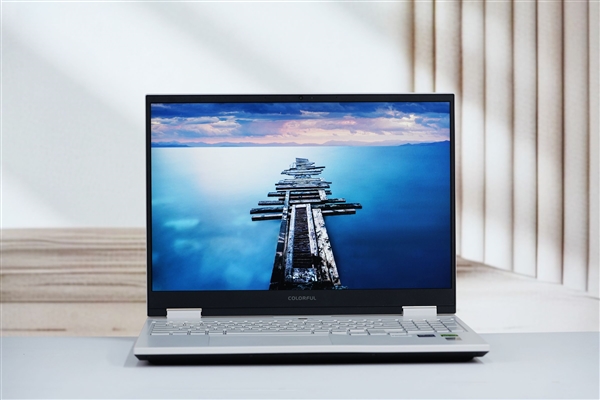 RTX 5080战神！七彩虹隐星G16 Pro笔记本图赏