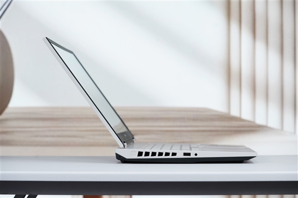 RTX 5080战神！七彩虹隐星G16 Pro笔记本图赏