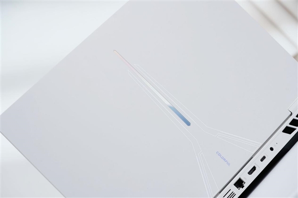 RTX 5080战神！七彩虹隐星G16 Pro笔记本图赏