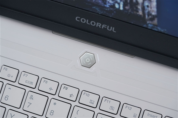RTX 5080战神！七彩虹隐星G16 Pro笔记本图赏