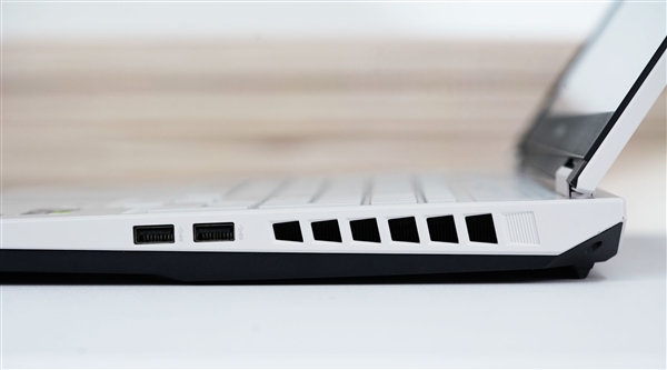 RTX 5080战神！七彩虹隐星G16 Pro笔记本图赏