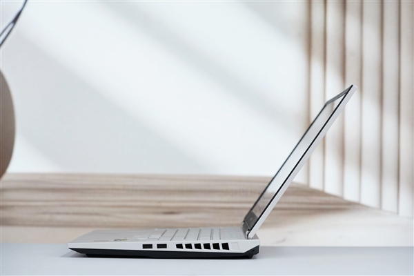 RTX 5080战神！七彩虹隐星G16 Pro笔记本图赏