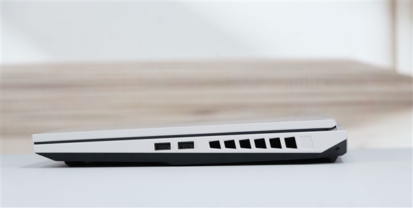 RTX 5080战神！七彩虹隐星G16 Pro笔记本图赏