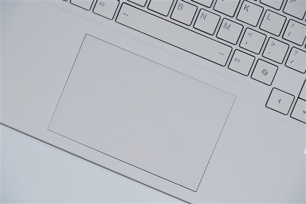 RTX 5080战神！七彩虹隐星G16 Pro笔记本图赏