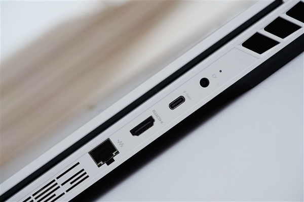 RTX 5080战神！七彩虹隐星G16 Pro笔记本图赏