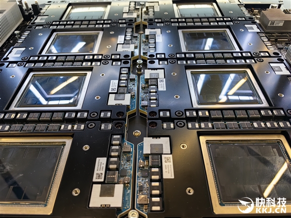 AMD MI350系列AI服务器真机展示：八卡2.3TB内存、每秒16亿亿次算力