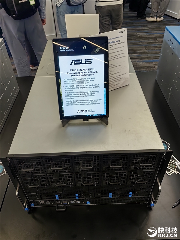 AMD MI350系列AI服务器真机展示：八卡2.3TB内存、每秒16亿亿次算力