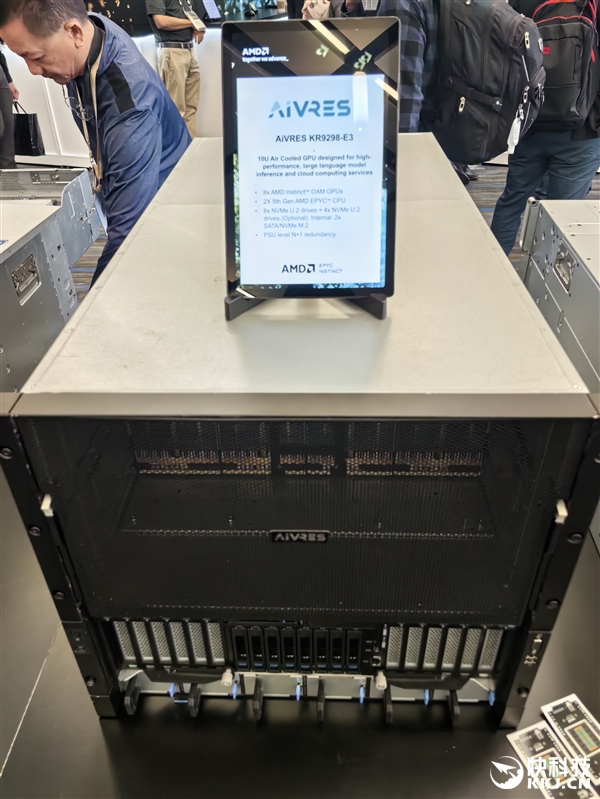 AMD MI350系列AI服务器真机展示：八卡2.3TB内存、每秒16亿亿次算力