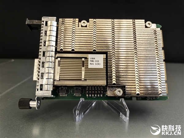 AMD MI350系列AI服务器真机展示：八卡2.3TB内存、每秒16亿亿次算力