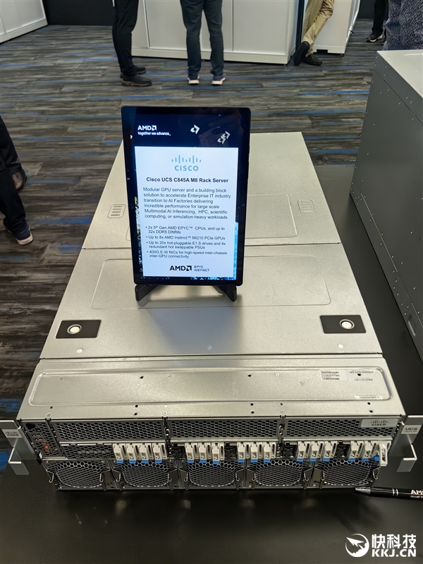 AMD MI350系列AI服务器真机展示：八卡2.3TB内存、每秒16亿亿次算力