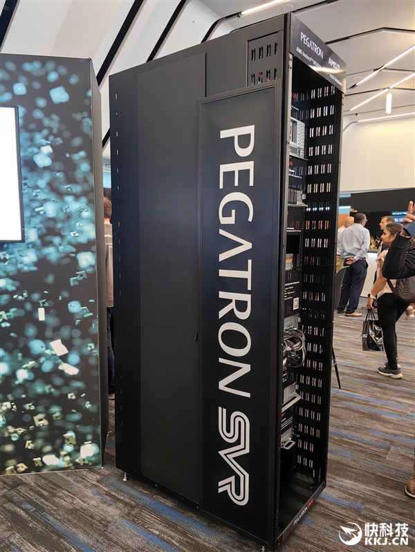 AMD MI350系列AI服务器真机展示：八卡2.3TB内存、每秒16亿亿次算力