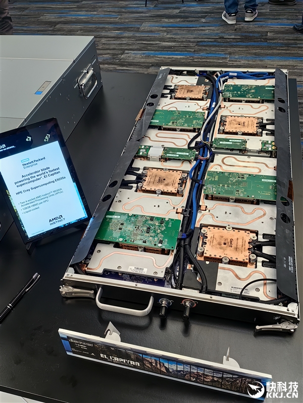 AMD MI350系列AI服务器真机展示：八卡2.3TB内存、每秒16亿亿次算力