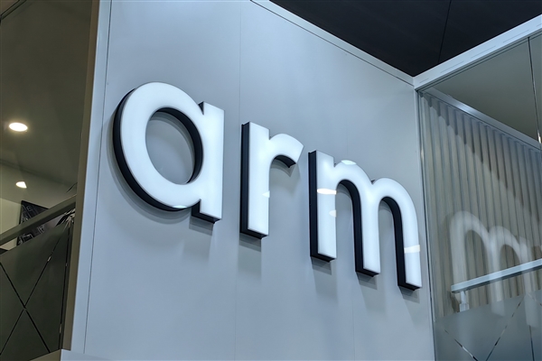 Arm CEO公开声援黄仁勋！反对美国出口管制：称伤害行业与消费者