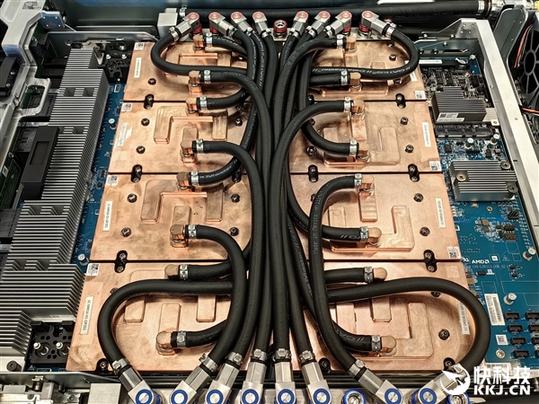 AMD MI350系列AI服务器真机展示：八卡2.3TB内存、每秒16亿亿次算力