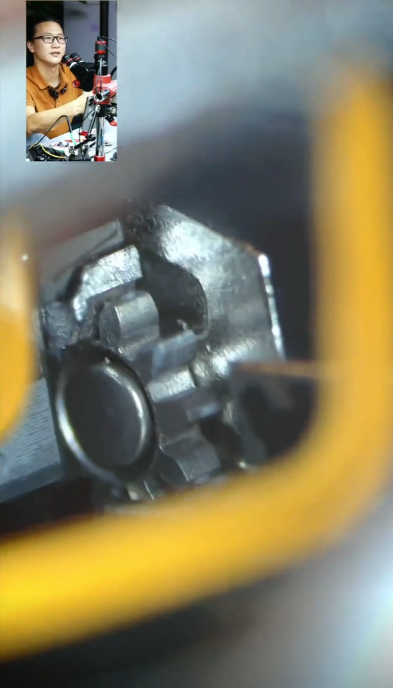 华为Pura 80 Ultra全网首发拆解！一镜双长焦做成了艺术品