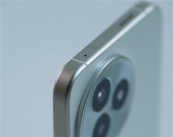 王腾超前晒REDMI K80至尊版真机：全四款配色 小米15同工艺