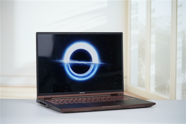 新一代六边形战士！七彩虹iGame M16 Origo图赏