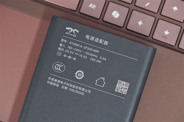 新一代六边形战士！七彩虹iGame M16 Origo图赏