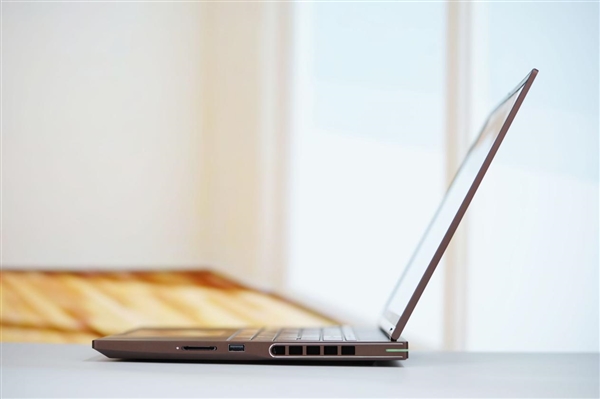 新一代六边形战士！七彩虹iGame M16 Origo图赏