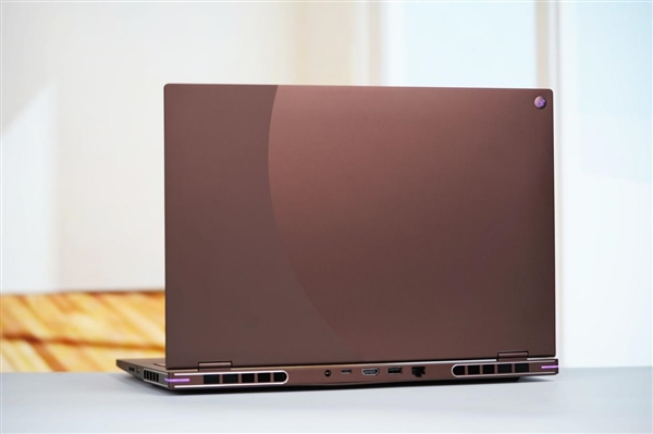 新一代六边形战士！七彩虹iGame M16 Origo图赏