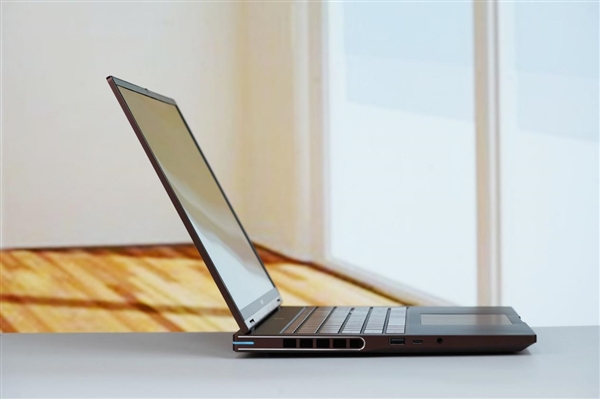 新一代六边形战士！七彩虹iGame M16 Origo图赏