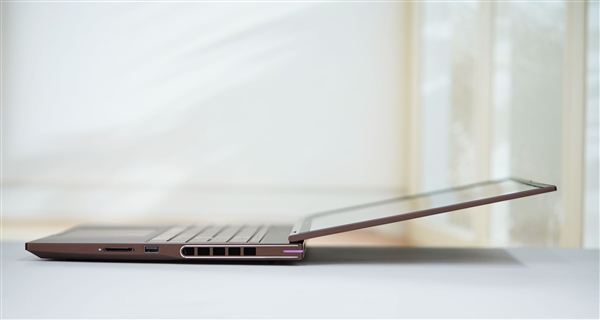 新一代六边形战士！七彩虹iGame M16 Origo图赏