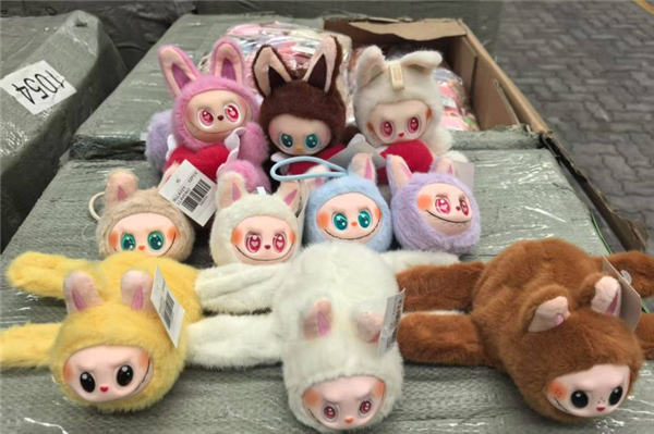 拉布布被炒到天价后 泡泡玛特昨天把黄牛砸破防了