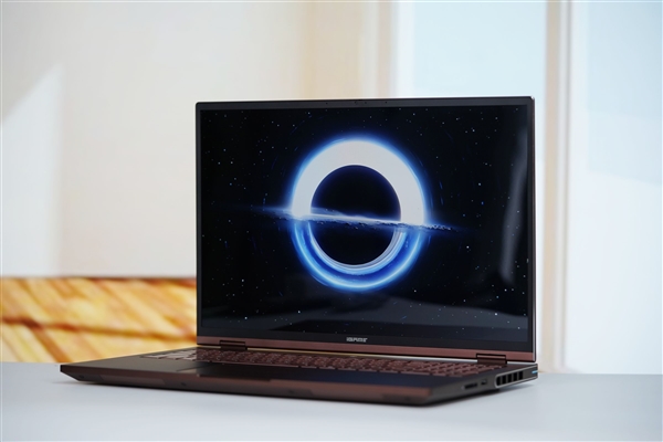 新一代六边形战士！七彩虹iGame M16 Origo图赏