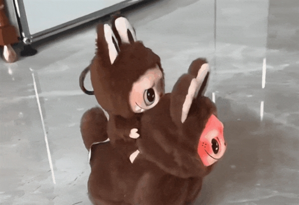 拉布布被炒到天价后 泡泡玛特昨天把黄牛砸破防了