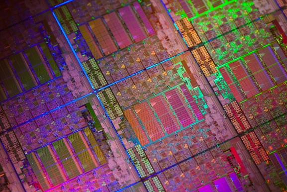 英特尔董事：蚀刻技术将取代光刻成芯片制造核心