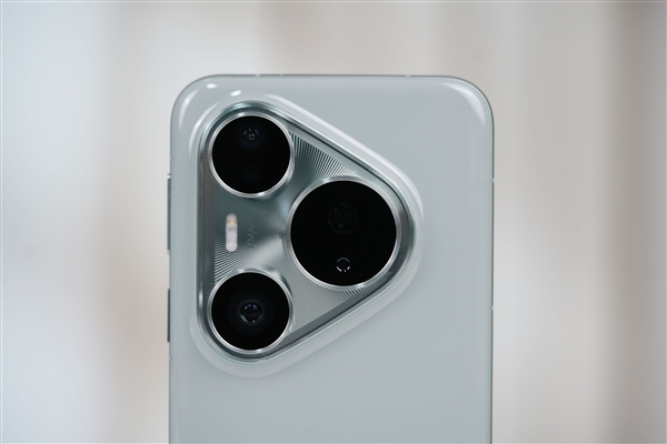 1英寸摄像头太夸张！华为Pura 80 Pro+釉青图赏