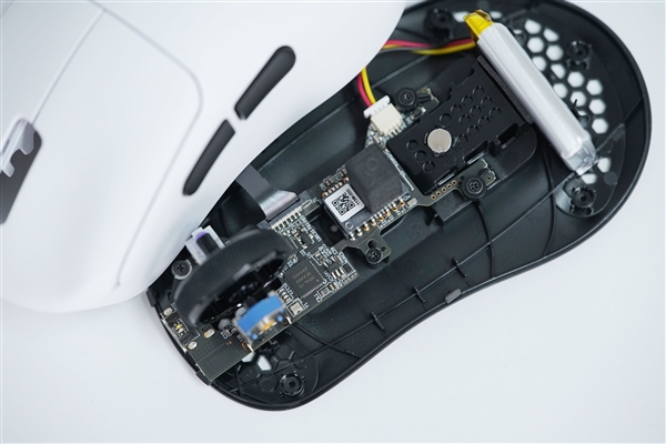 原生级双8K回报率！雷柏VT3S鼠标图赏