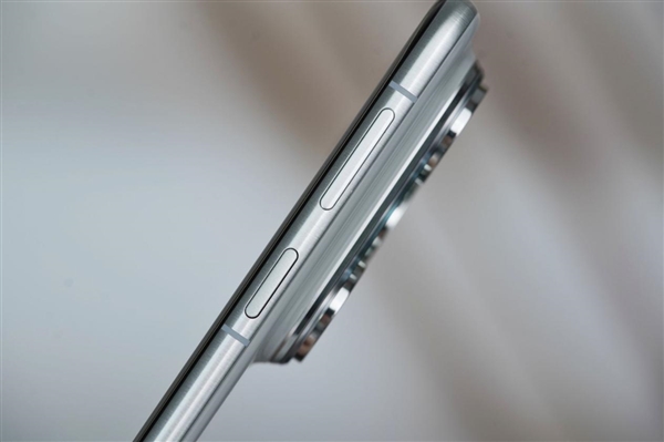 1英寸摄像头太夸张！华为Pura 80 Pro+釉青图赏