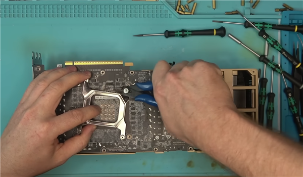 最好别贪便宜！花了14000元买RTX 5090：GPU、显存全不见