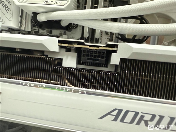 首批受害者出现：RTX 5090D电源接口接连被烧！