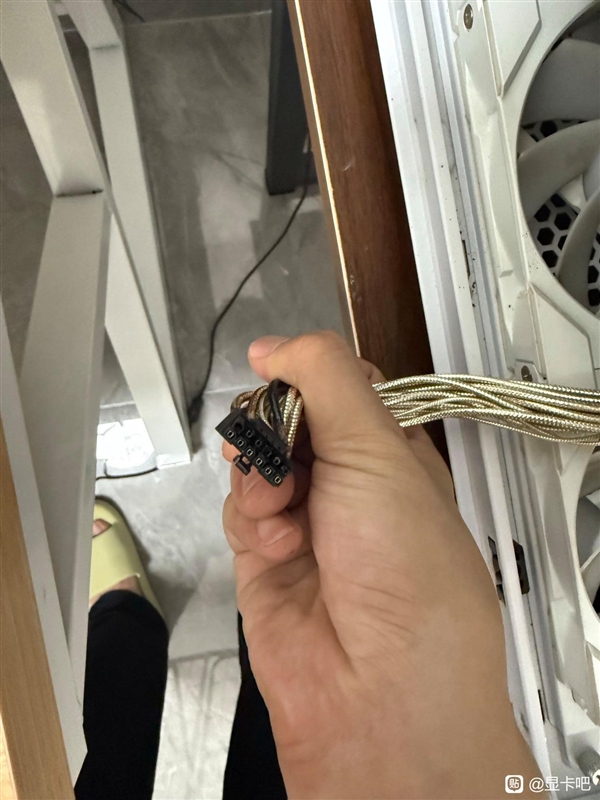 首批受害者出现：RTX 5090D电源接口接连被烧！