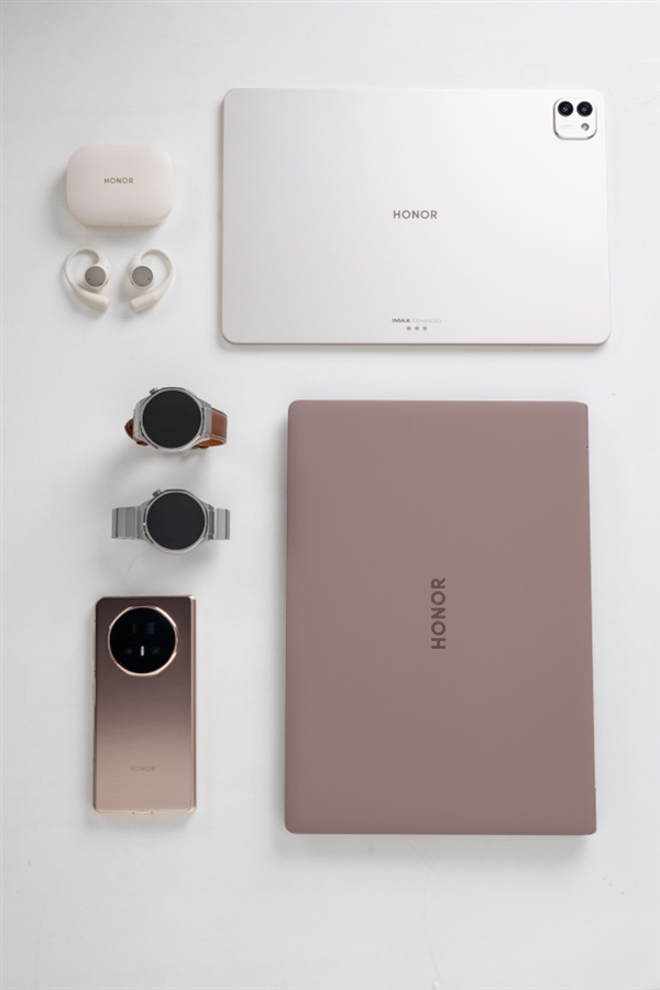 荣耀新品全家福真机实拍！全球最轻薄折叠屏、平板、笔记本等全家桶来了