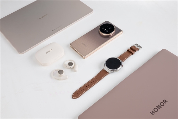 荣耀新品全家福真机实拍！全球最轻薄折叠屏、平板、笔记本等全家桶来了