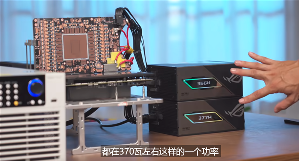 华硕首发背插2.5 RTX 5090：上下两个供电接口、极限供电2100W