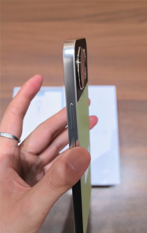 旗舰功能下放！中国电信麦芒40真机开箱：普及卫星通信 1999元起