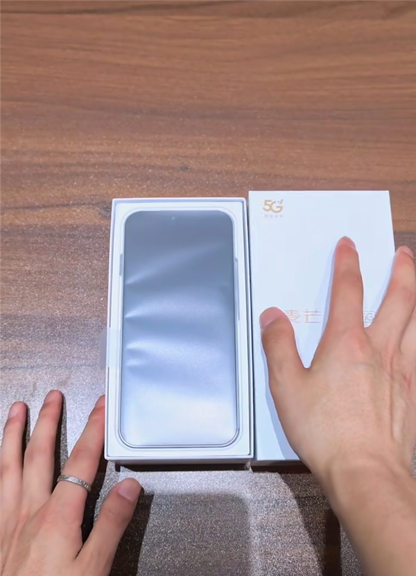 旗舰功能下放！中国电信麦芒40真机开箱：普及卫星通信 1999元起