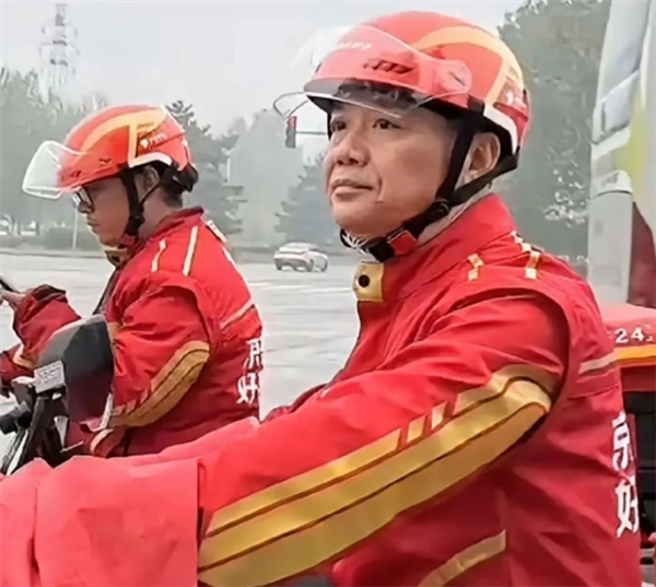 不装了 摊牌了 阿里京东美团开始“三国杀”了