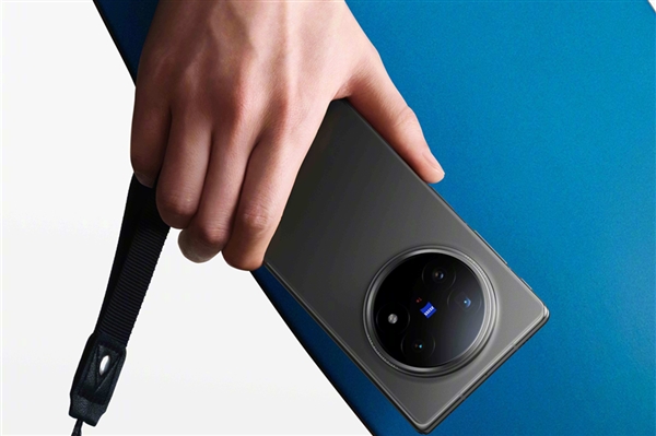 217g史上最轻大折叠！vivo X Fold5发布：6999元起