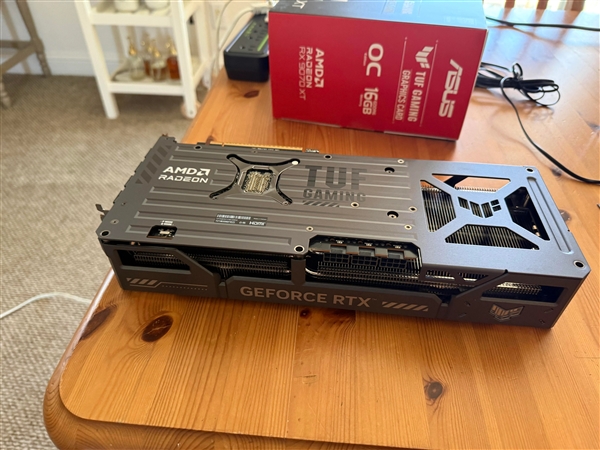 真缝合怪：AMD、NVIDIA居然出现在了同一块显卡上！