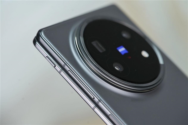 史上最轻薄折叠屏手机！vivo X Fold5图赏
