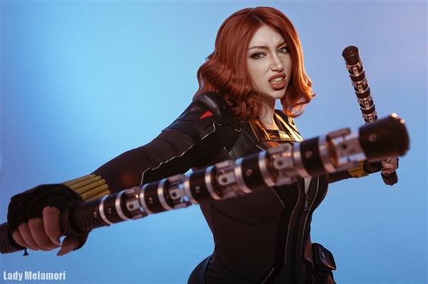 国外御姐Cos八尺夫人和寡姐美图 身材真的太顶了