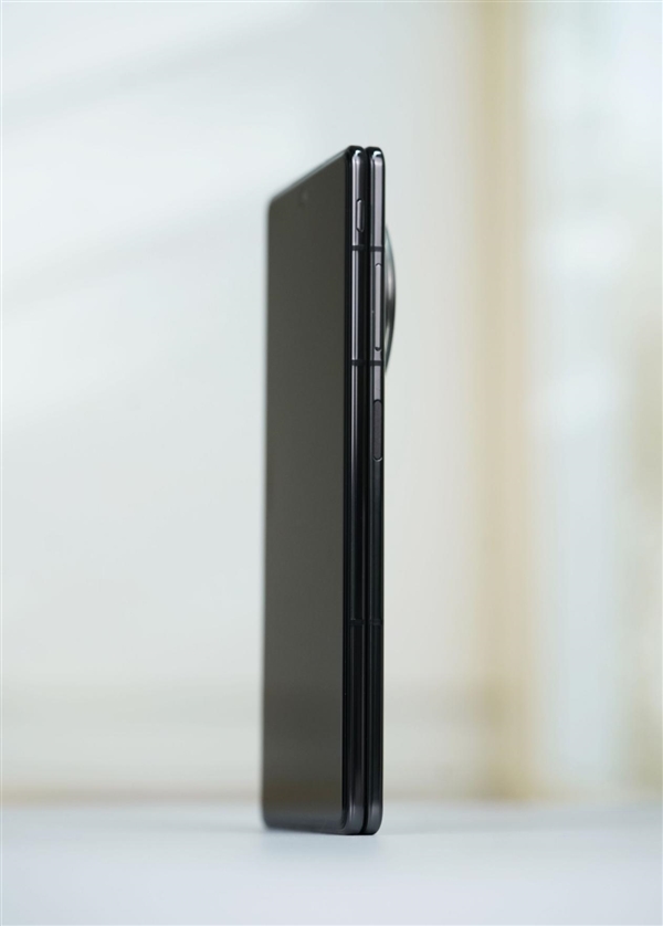 史上最轻薄折叠屏手机！vivo X Fold5图赏