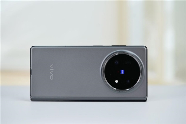 史上最轻薄折叠屏手机！vivo X Fold5图赏