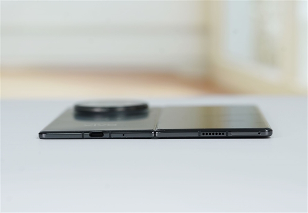 史上最轻薄折叠屏手机！vivo X Fold5图赏