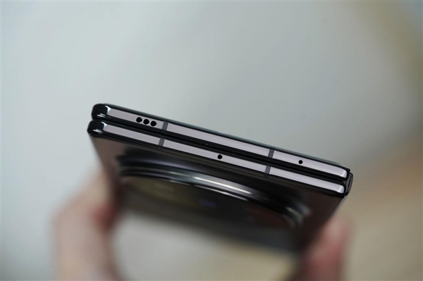 史上最轻薄折叠屏手机！vivo X Fold5图赏